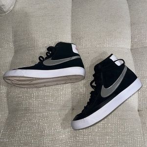 Wmns Blazer Mid Vintage '77 'Black Metallic Silver'